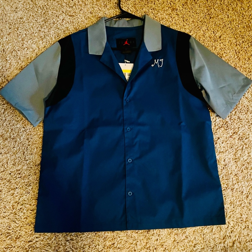 NWT Women’s Nike Jordan Short Sleeve Button Up Loose Fit Shirt